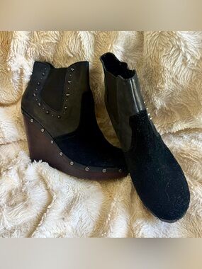Dr. Scholl's Black Wedge Ankle Booties with Stud Accents, 8 EUC